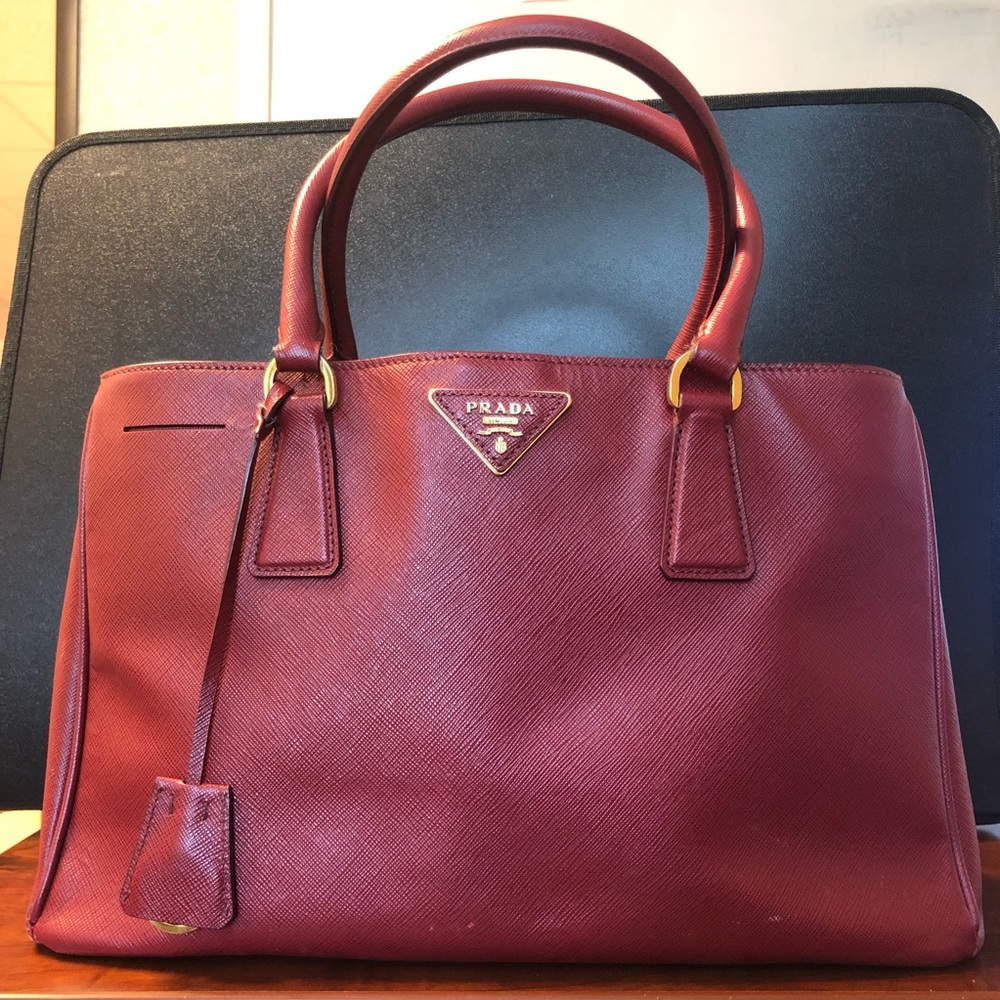 Signature Prada Bag - Galleria -Saffiano Leather
